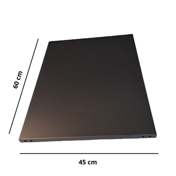 Il ripiano verniciato aggiuntivo per SpaceMix001 amplia lo spazio a disposizione sul tuo carrello, offrendo una superficie robusta e resistente pensata per accompagnarti in ogni fase della preparazione. Ideale per appoggiare teglie, accessori e ingredienti, ti permette di lavorare in modo più ordinato ed efficiente quando prepari pizza, pane e altri lievitati. Grazie alla finitura verniciata di alta qualità, il ripiano è facile da pulire e mantiene la sua estetica nel tempo, anche dopo un uso intensivo accanto al forno pizza. Un accessorio pratico e funzionale, perfetto per chi vuole rendere il proprio carrello SpaceMix001 ancora più versatile.